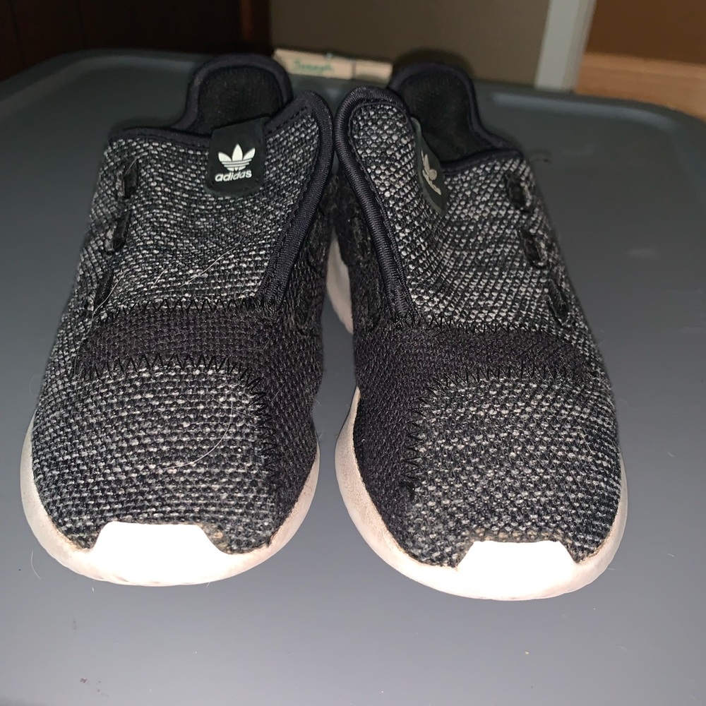 Adidas tubular boys 13c